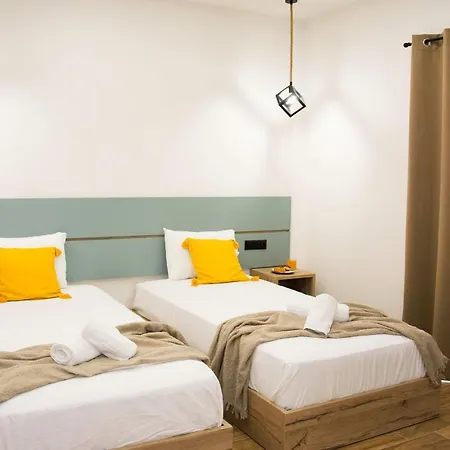 Big Max بيت ضيافة Kávos